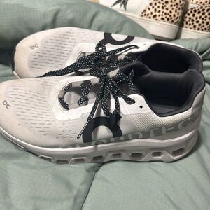 On Cloud Monster size 9